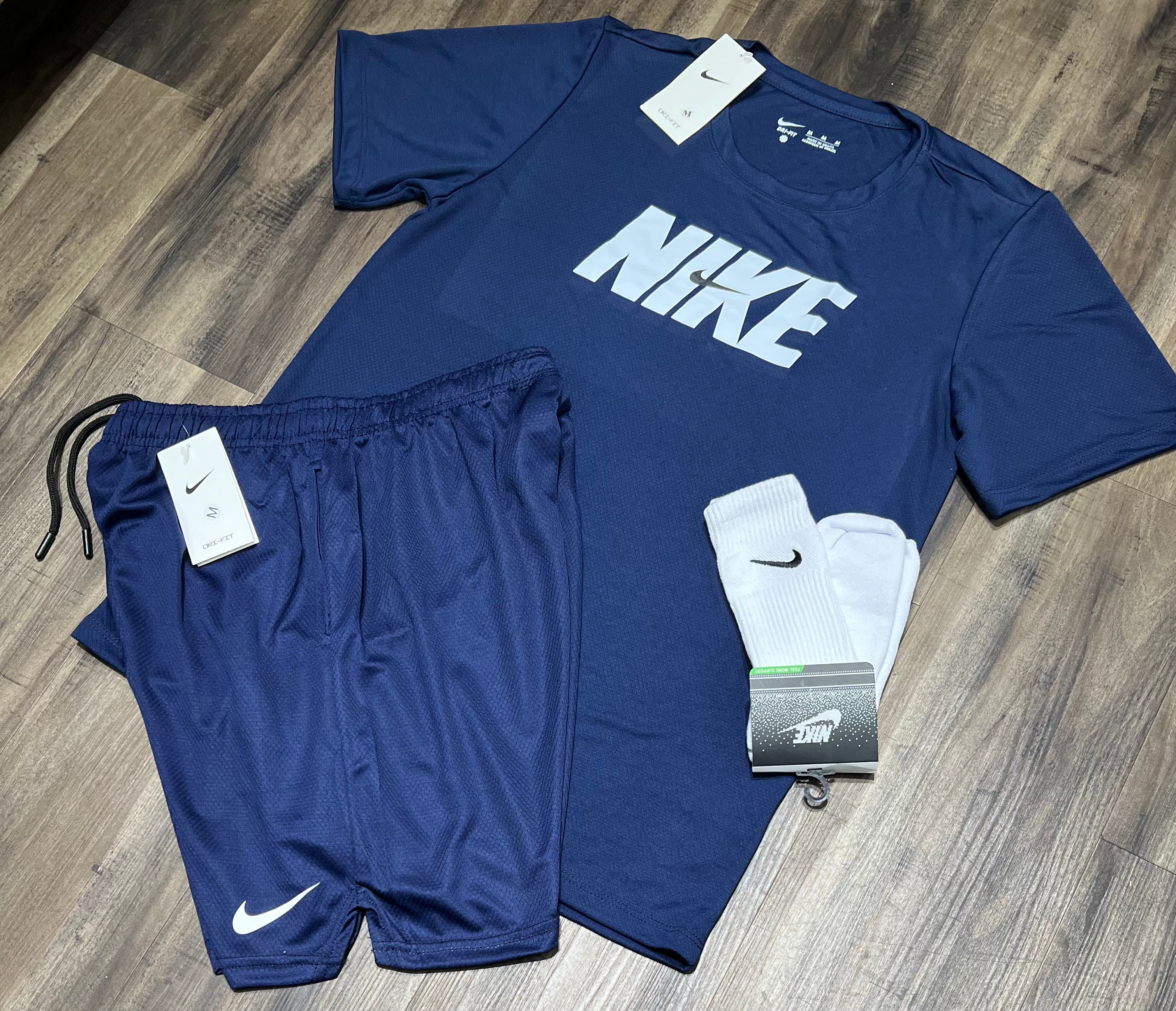 Kit Esportivo Masculino Nike – Camiseta, Shorts e Meia Dry Fit Treino Academia