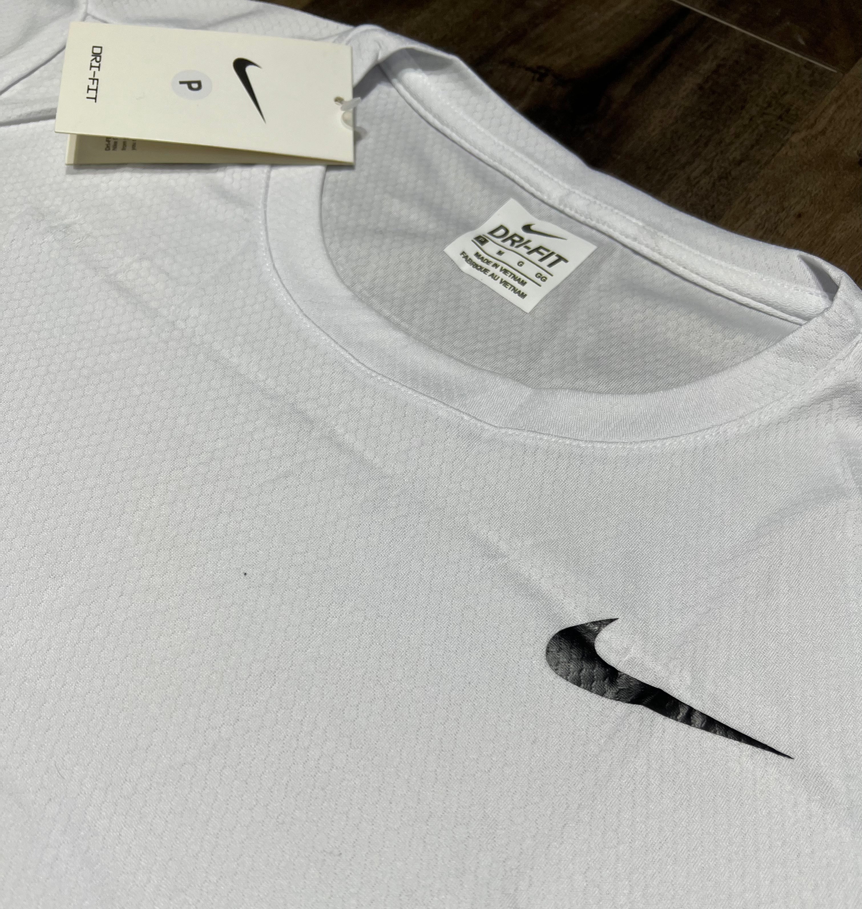 Kit Esportivo Masculino Nike – Camiseta, Shorts e Meia Dry Fit Treino Academia