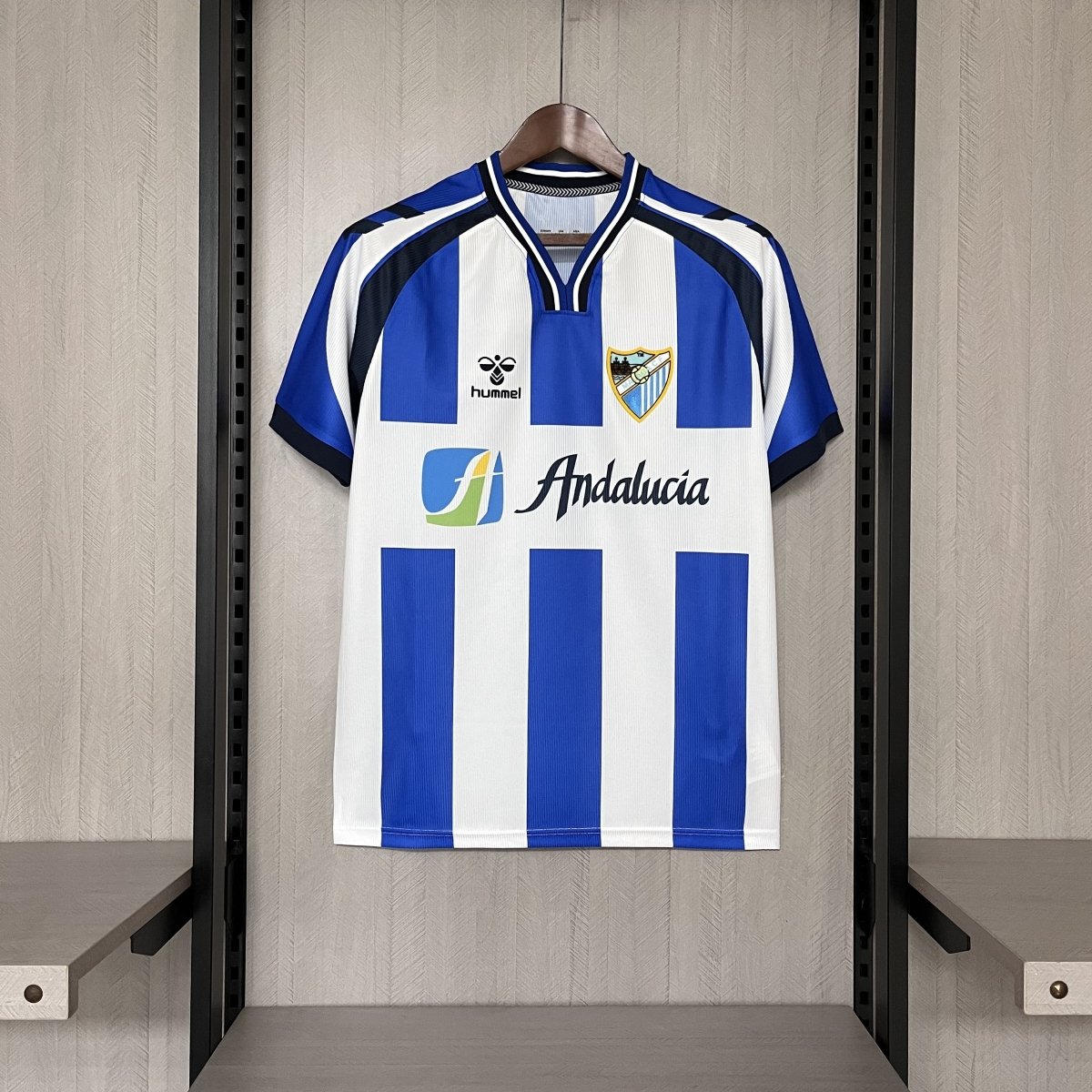 Camisa do Málaga I 2025 -Branca e azul