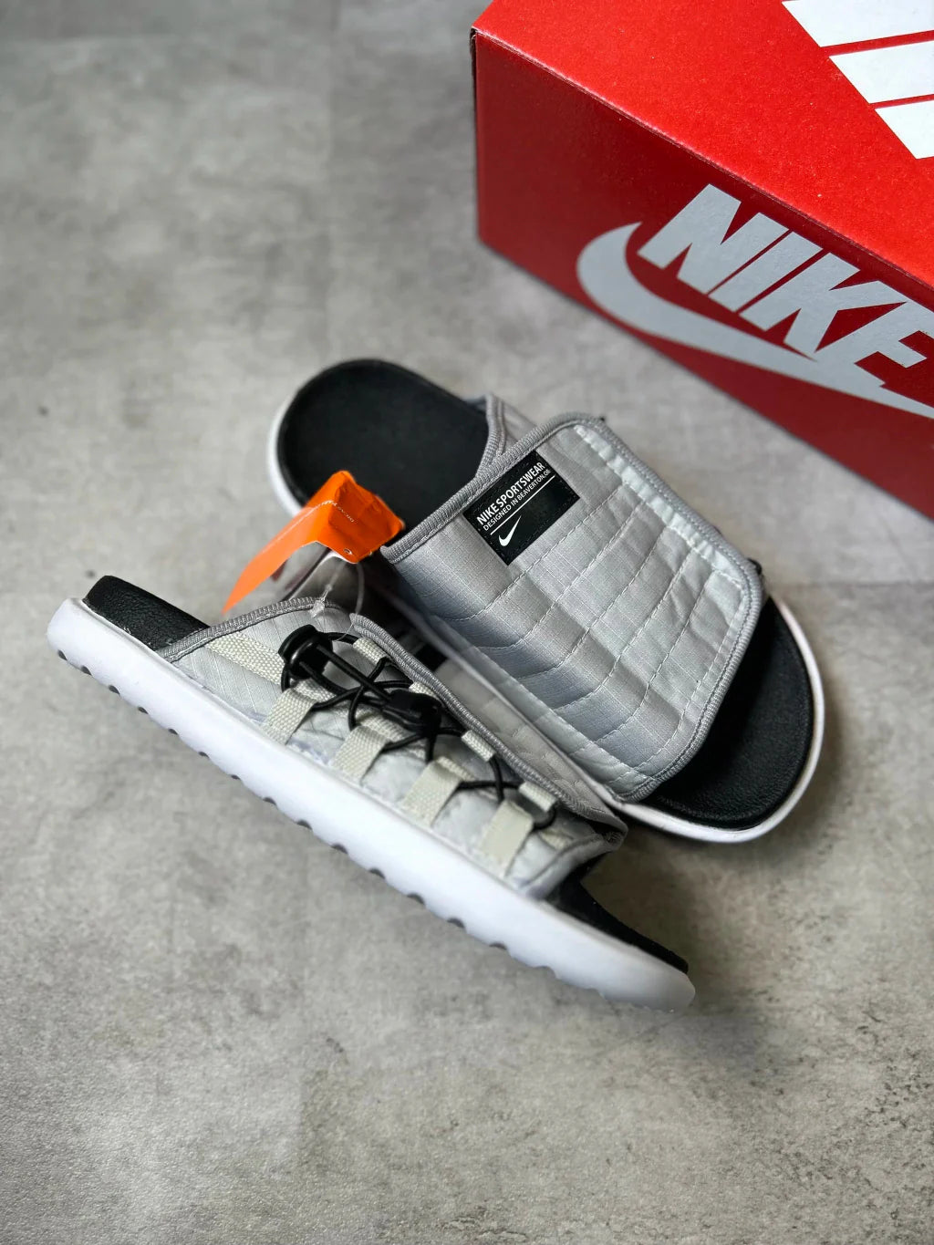 Chinelo Nike Asuna - Cinza Escuro