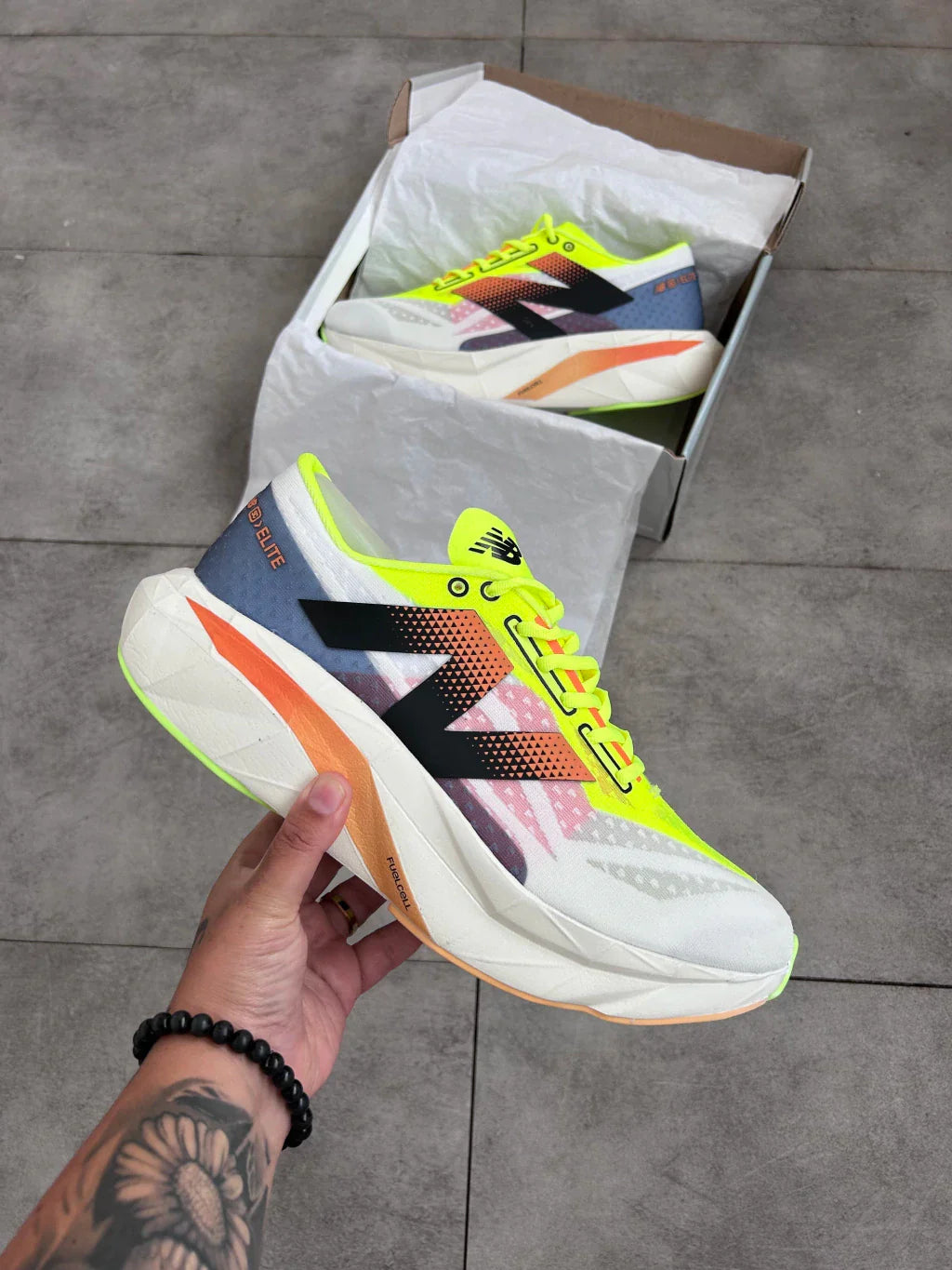 New Balance Fuelcell Reben V4 - Amarelo e Branco