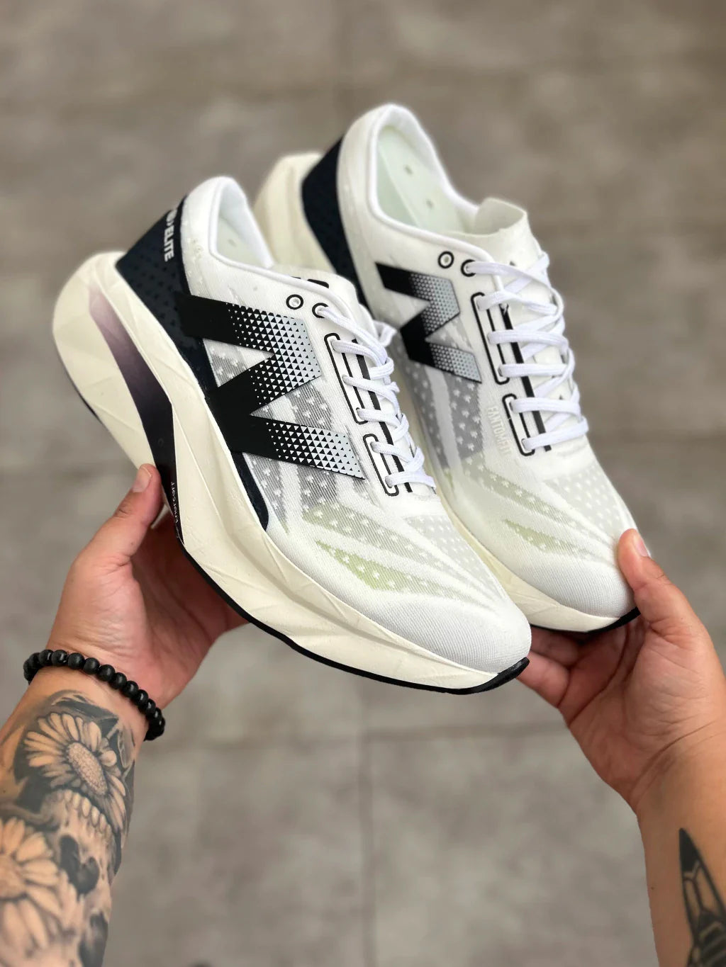New Balance Fuelcell Rebel V4 - Branco e Preto