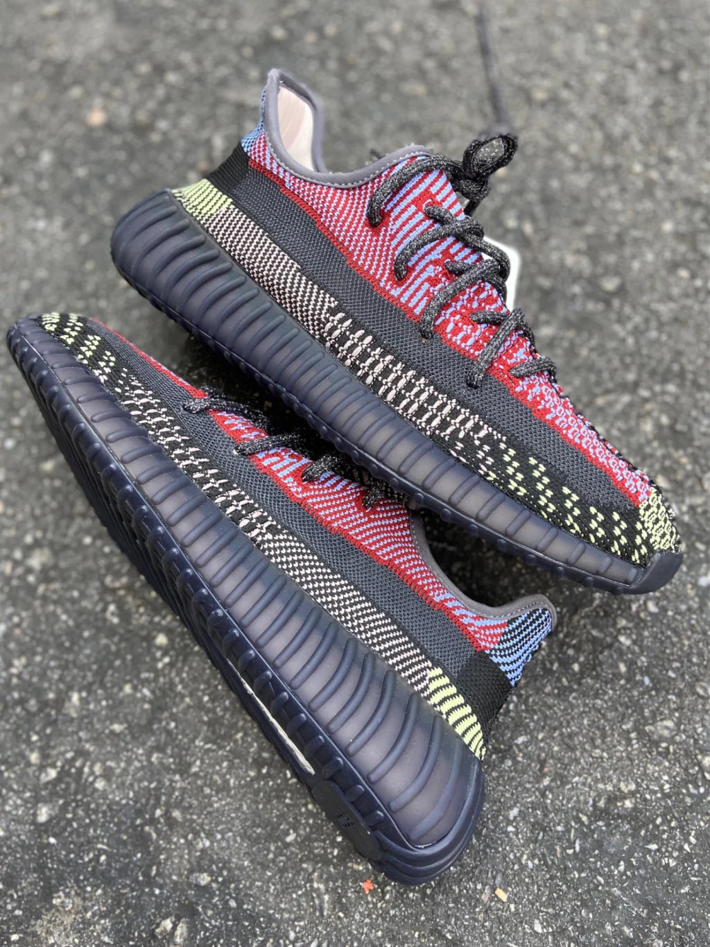 Adidas Yeezy Boost 350 V2 - Yecheil - Importado