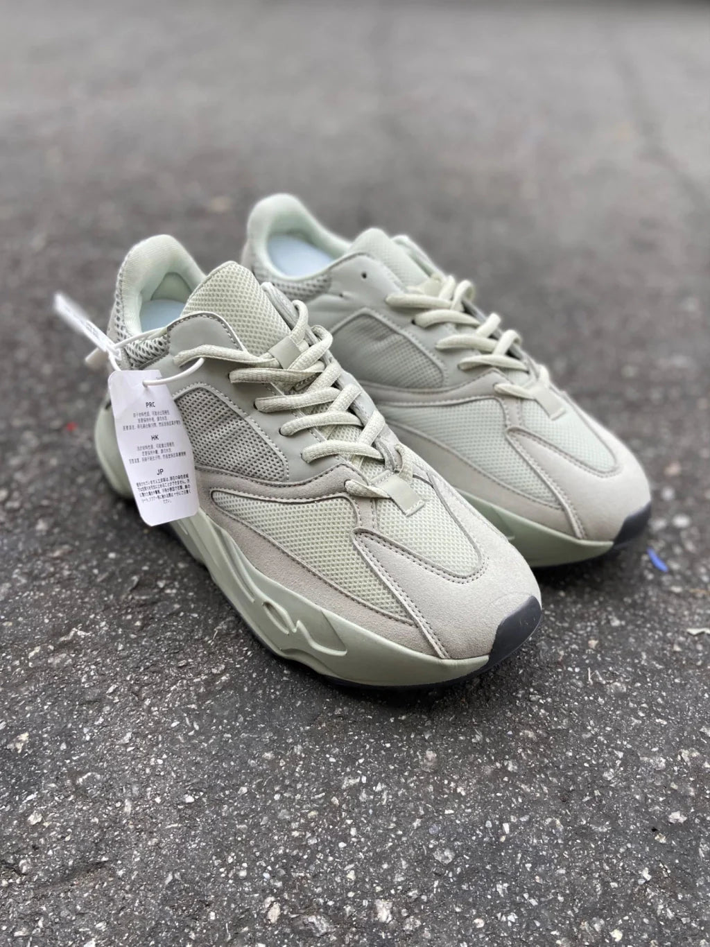 Adidas Yeezy 700 V2 - Salt