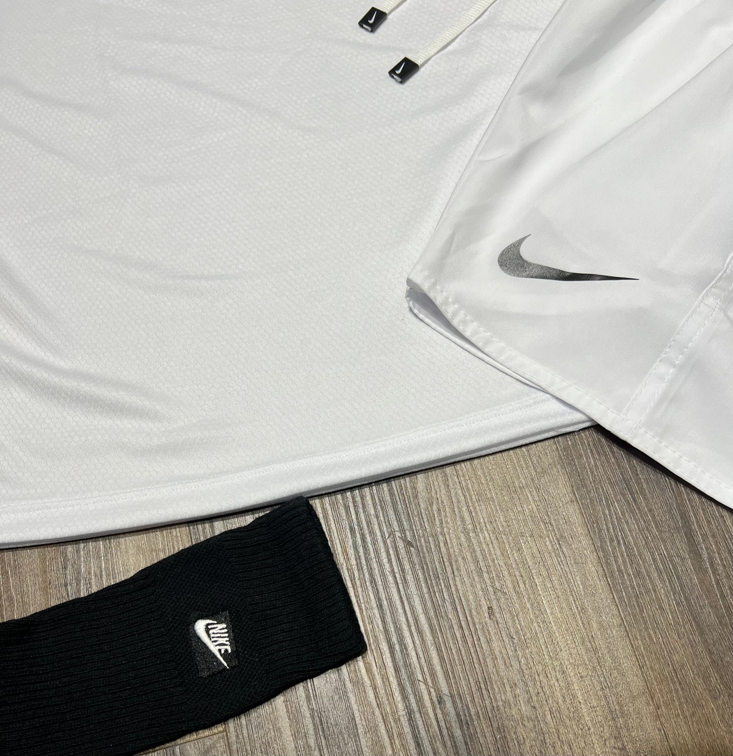 Kit Esportivo Masculino Nike – Camiseta, Shorts e Meia Dry Fit Treino Academia