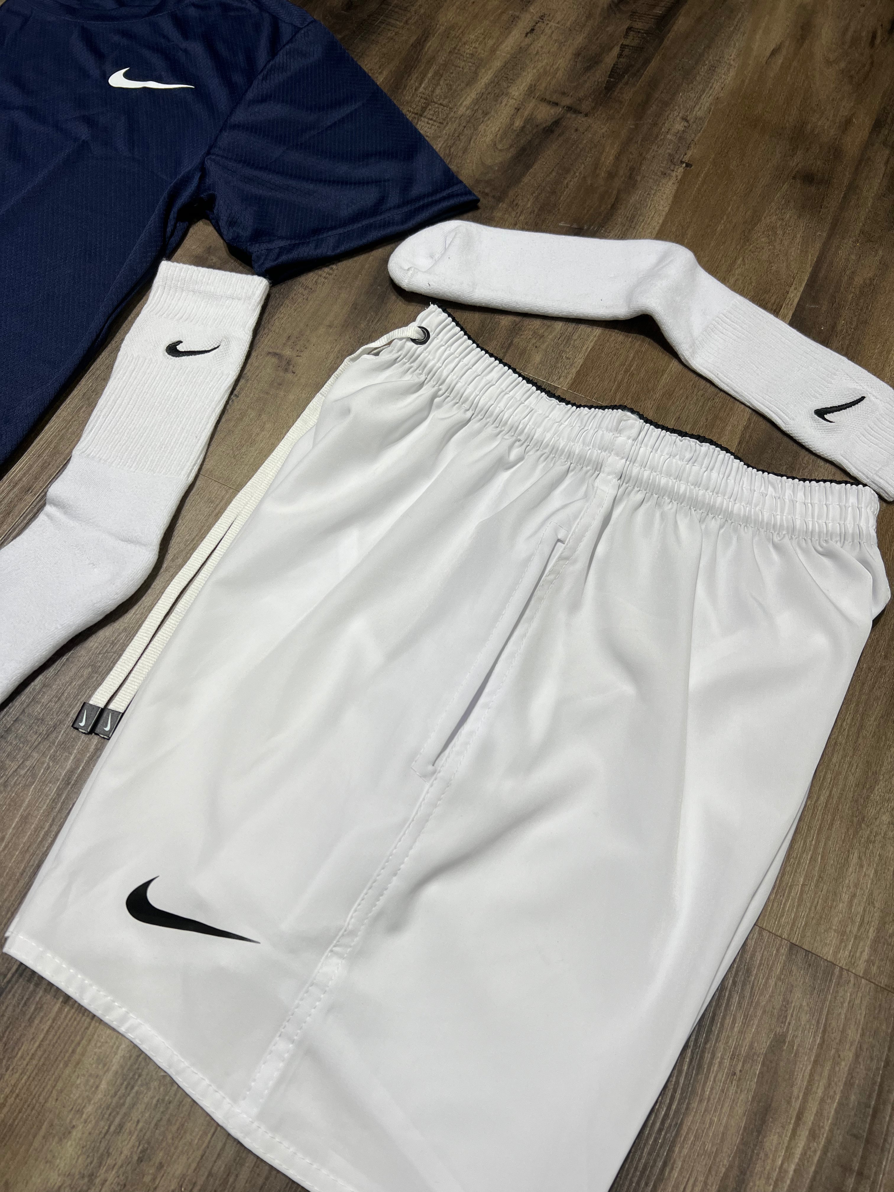 Kit Esportivo Masculino Nike – Camiseta, Shorts e Meia Dry Fit Treino Academia