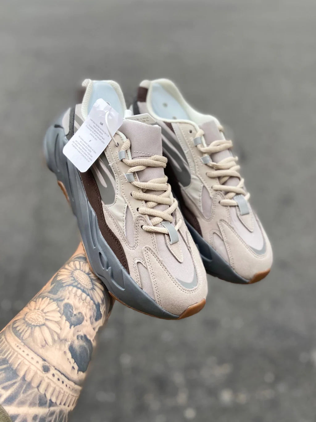 Adidas Yeezy 700 V2 - Tephra