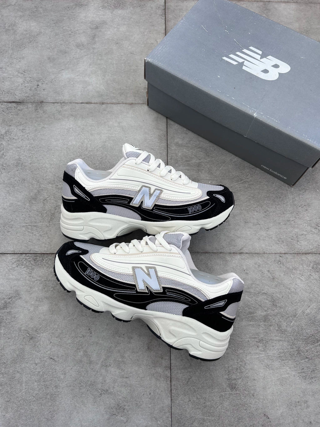 New Balance 1000 - Preto e Branco