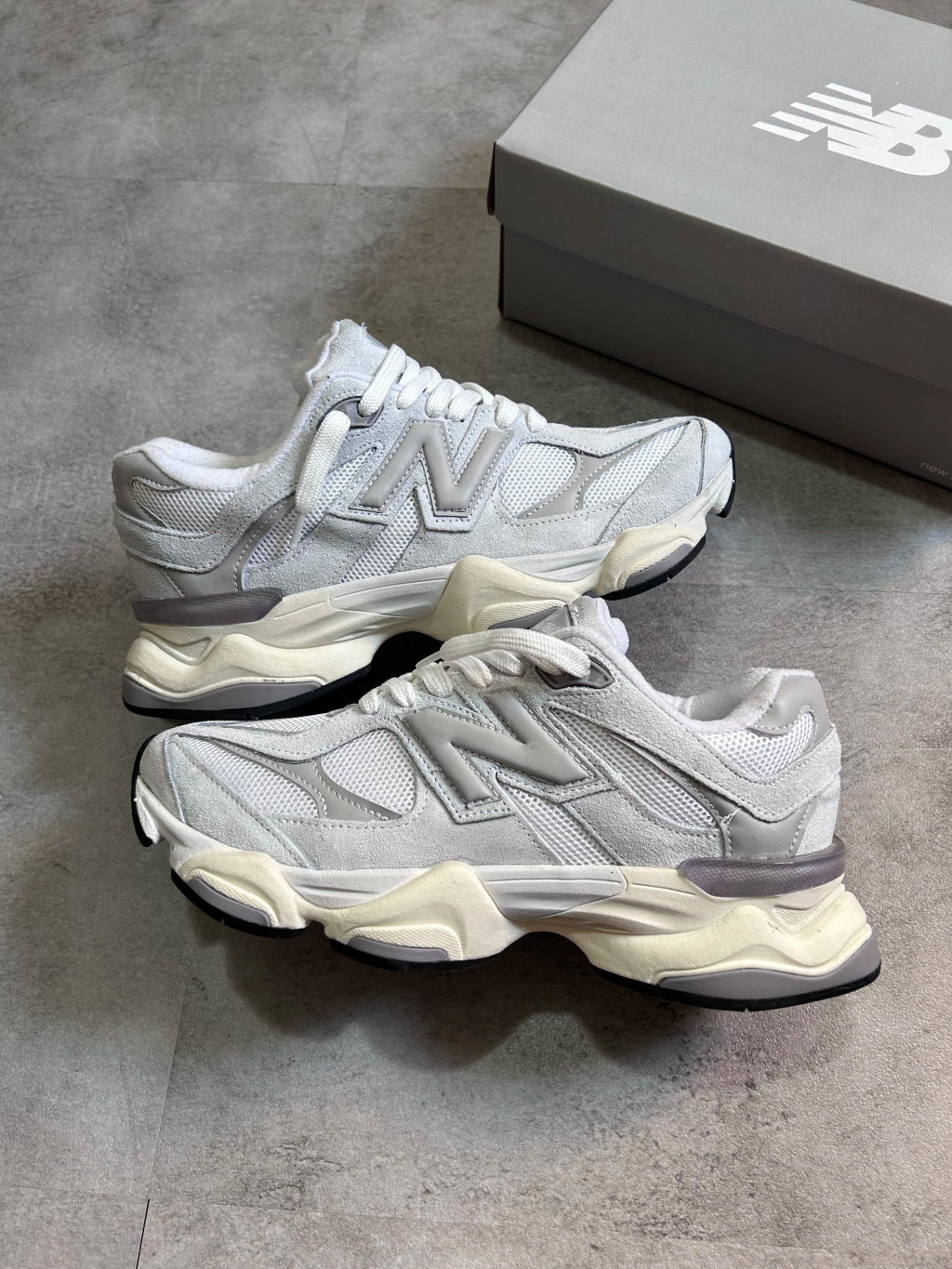 New Balance 9060 - Cinza