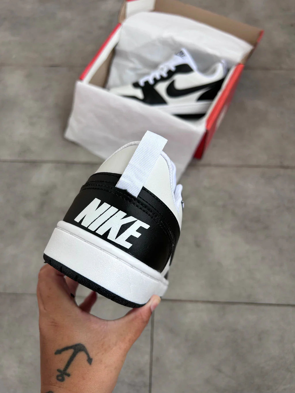 Nike Court Borough - Black and White