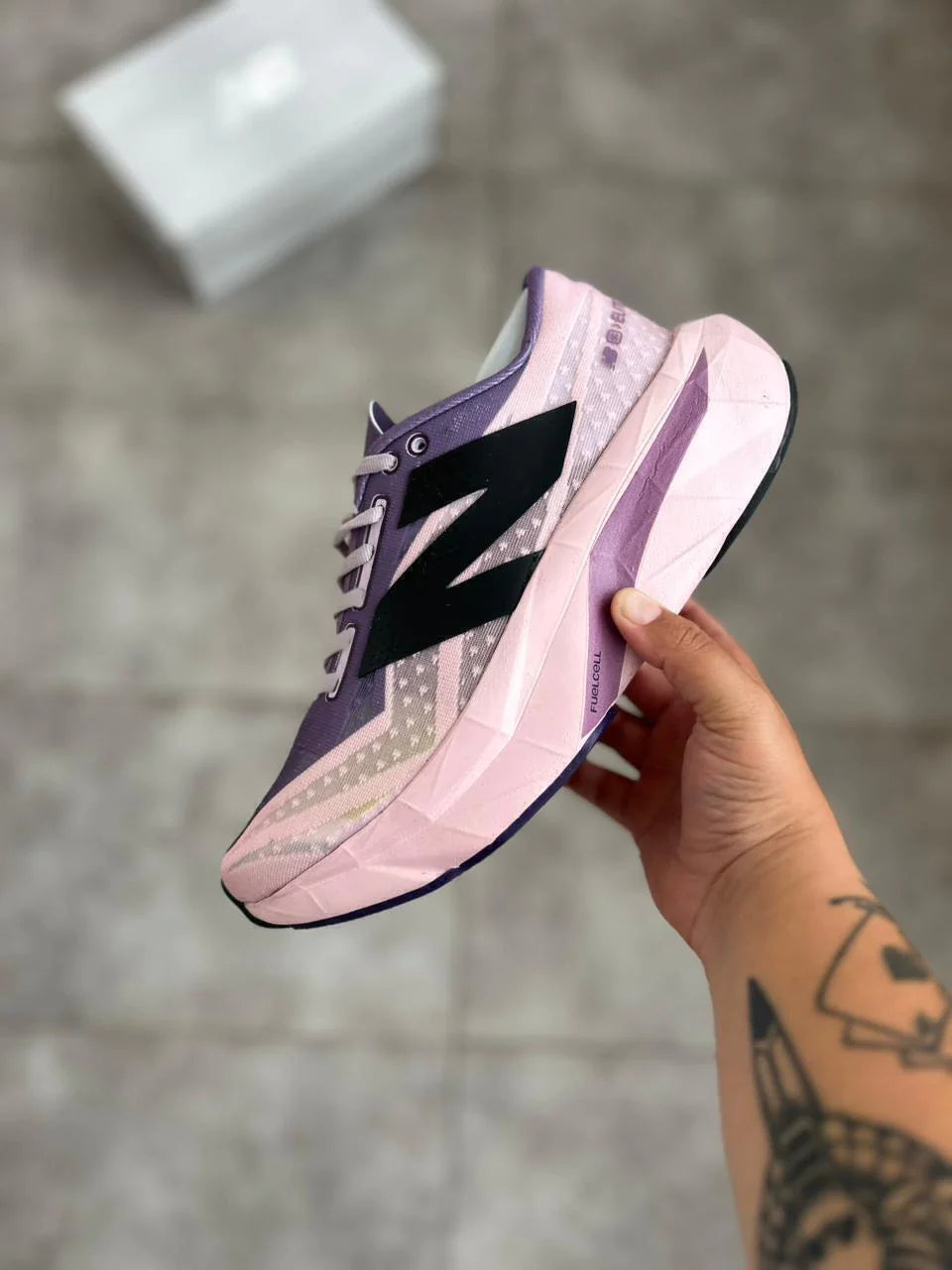 New Balance Fuelcell Rebel V4 - Rosa e Roxo