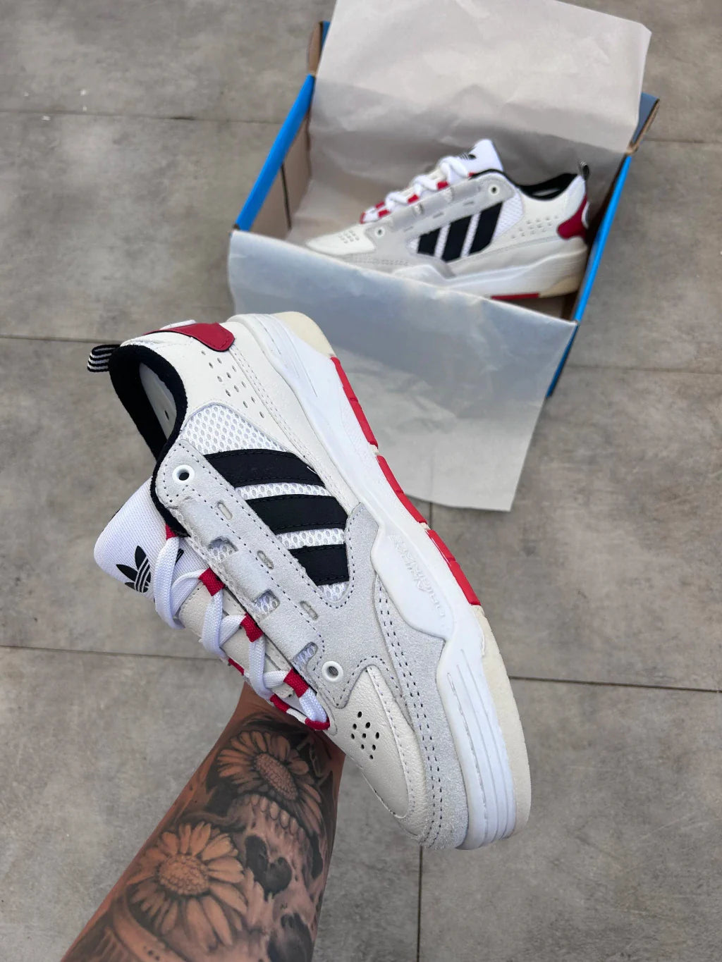 Adidas ADI2000 - Branco, Vermelho e Preto