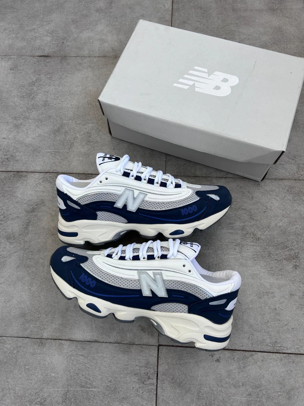 New Balance 1000 - Branco com Azul